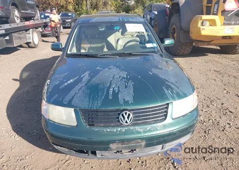 2000 Volkswagen Passat Glx from USA, damaged, VIN WVWPD23B4YE181761